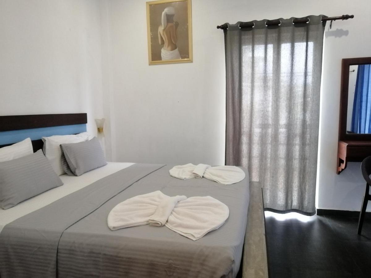 Le Petit Hotel & Restaurant Негомбо Екстер'єр фото