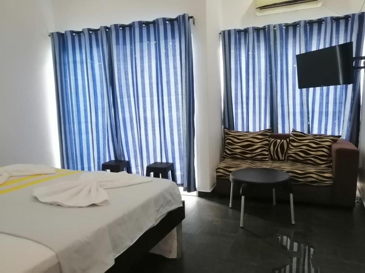 Le Petit Hotel & Restaurant Негомбо Екстер'єр фото