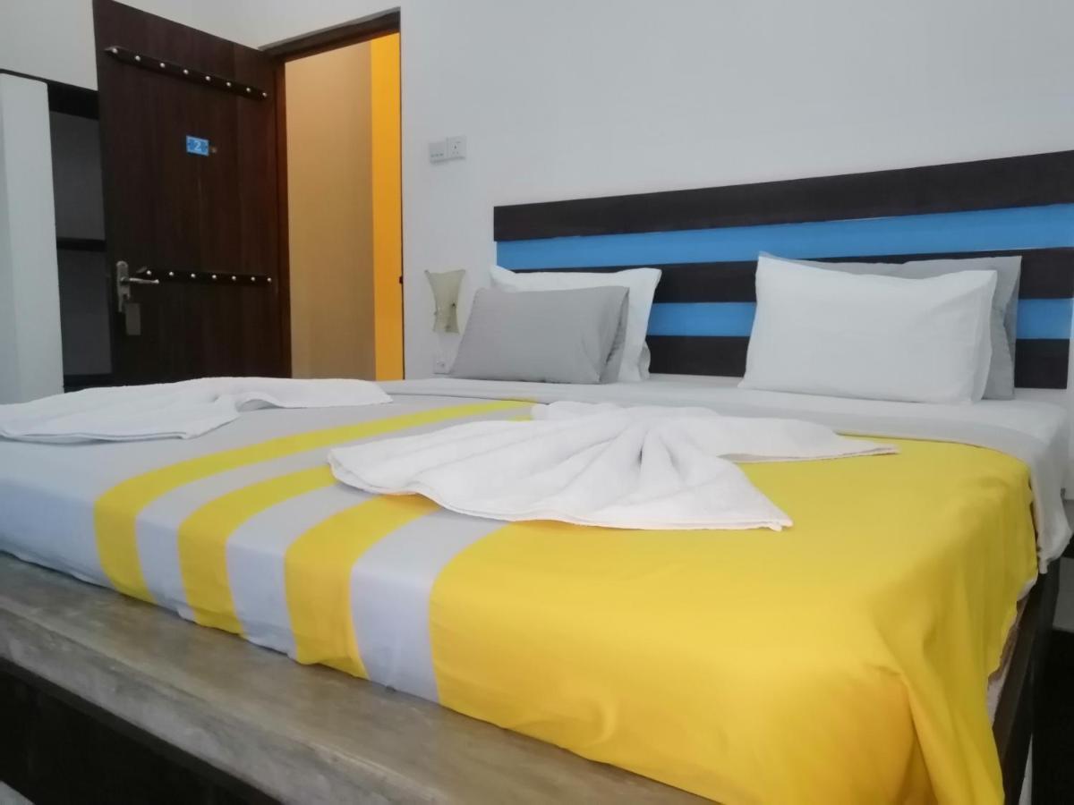 Le Petit Hotel & Restaurant Негомбо Екстер'єр фото