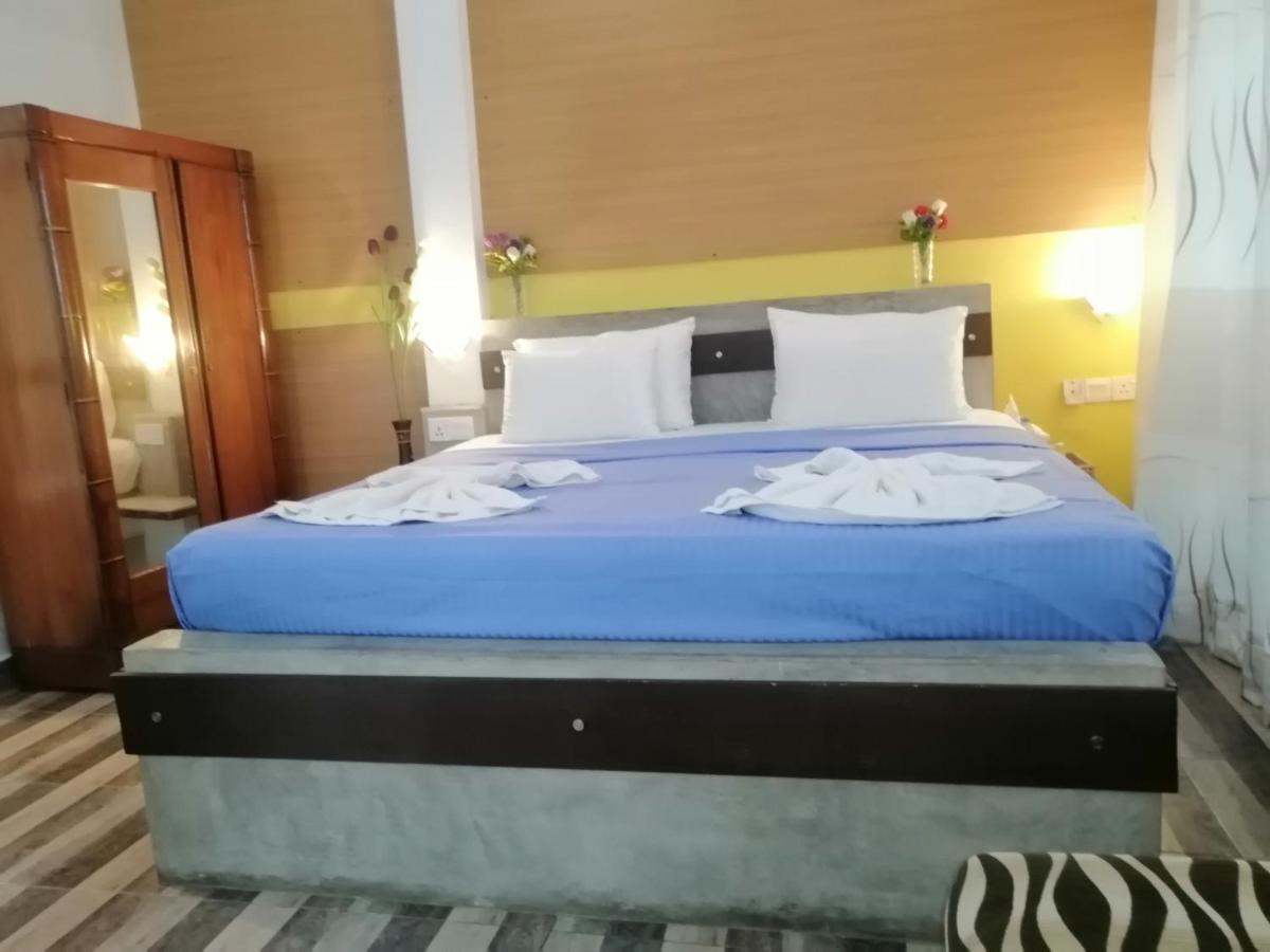 Le Petit Hotel & Restaurant Негомбо Екстер'єр фото