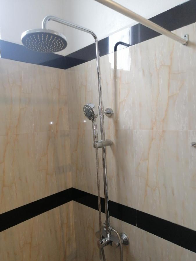 Le Petit Hotel & Restaurant Негомбо Екстер'єр фото