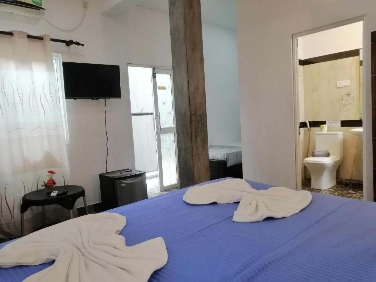 Le Petit Hotel & Restaurant Негомбо Екстер'єр фото