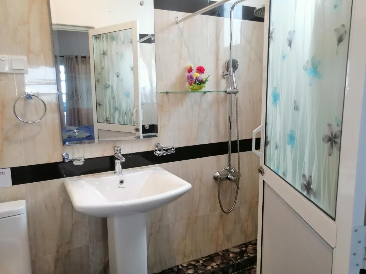 Le Petit Hotel & Restaurant Негомбо Екстер'єр фото