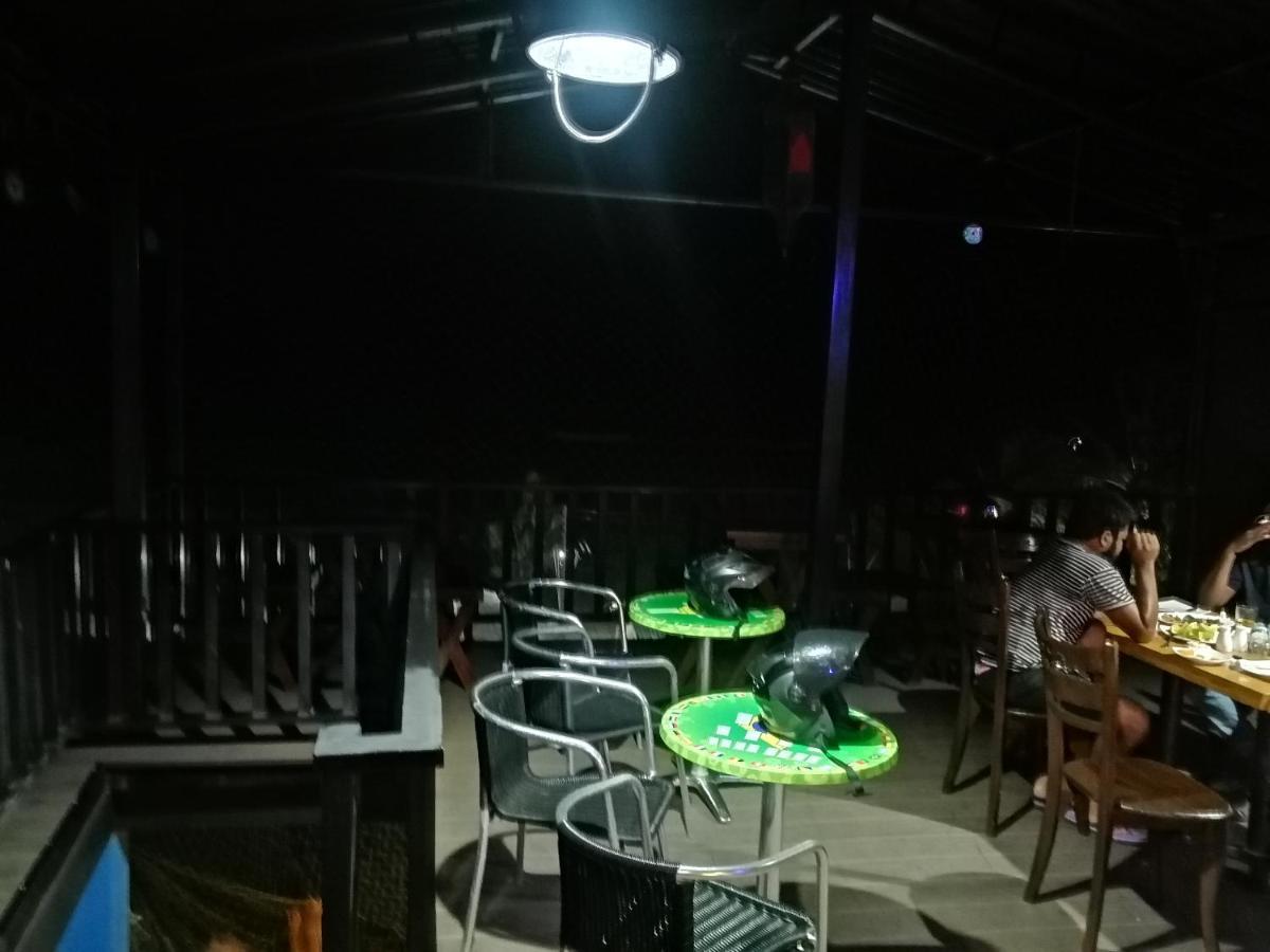 Le Petit Hotel & Restaurant Негомбо Екстер'єр фото