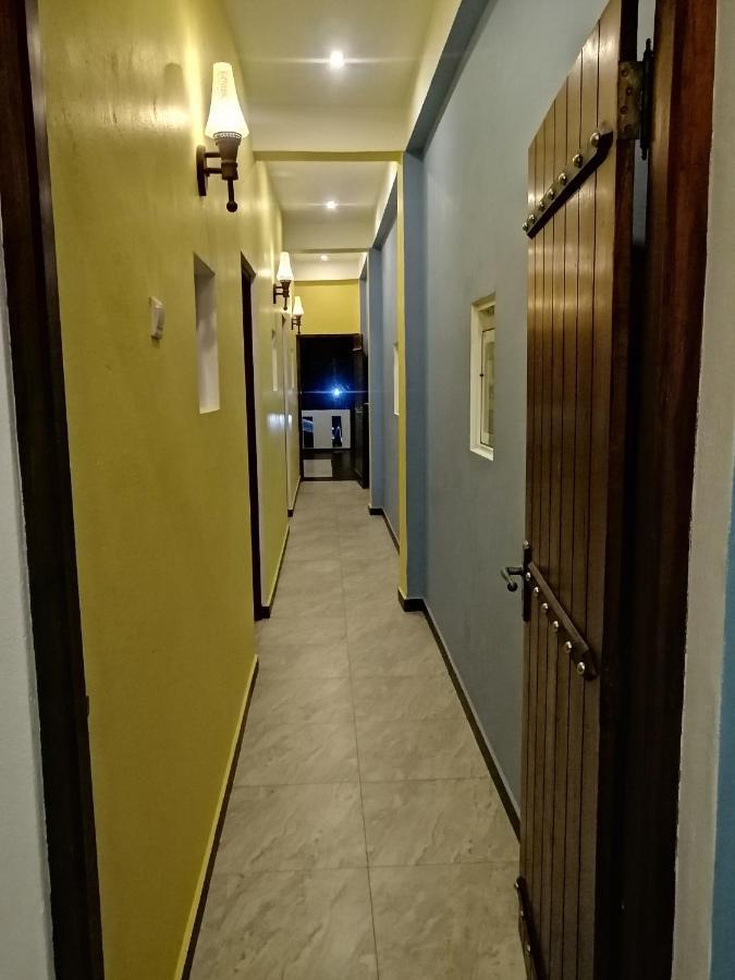 Le Petit Hotel & Restaurant Негомбо Екстер'єр фото