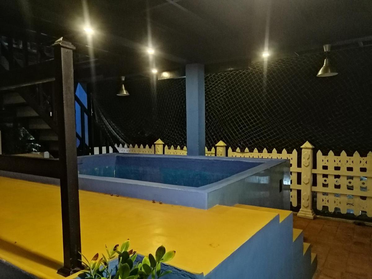 Le Petit Hotel & Restaurant Негомбо Екстер'єр фото