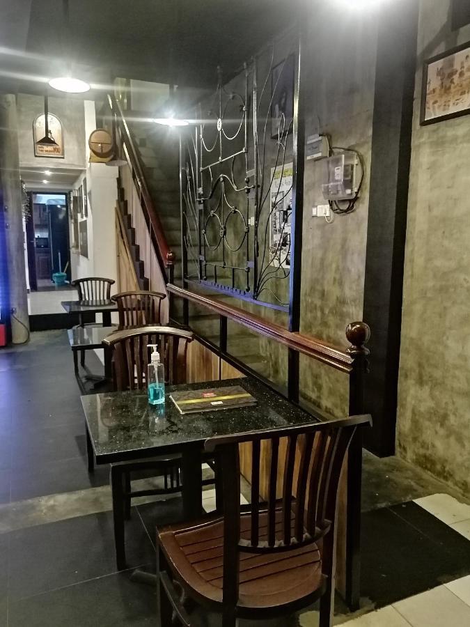 Le Petit Hotel & Restaurant Негомбо Екстер'єр фото