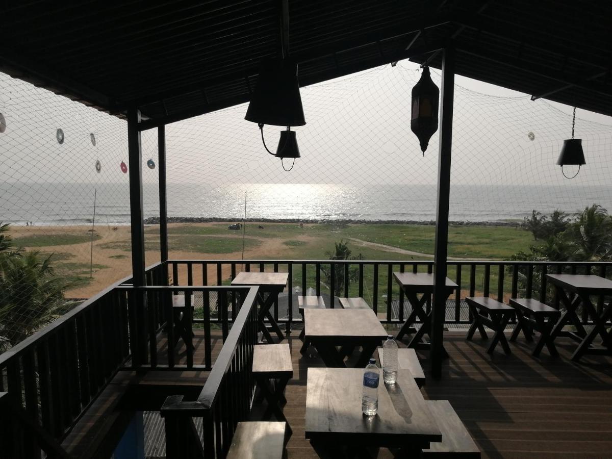 Le Petit Hotel & Restaurant Негомбо Екстер'єр фото