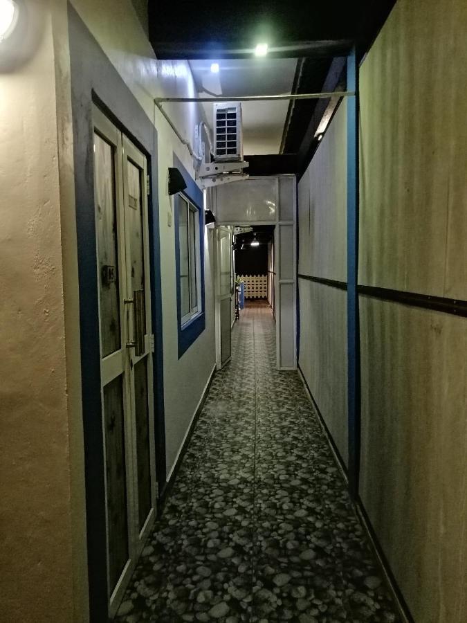 Le Petit Hotel & Restaurant Негомбо Екстер'єр фото
