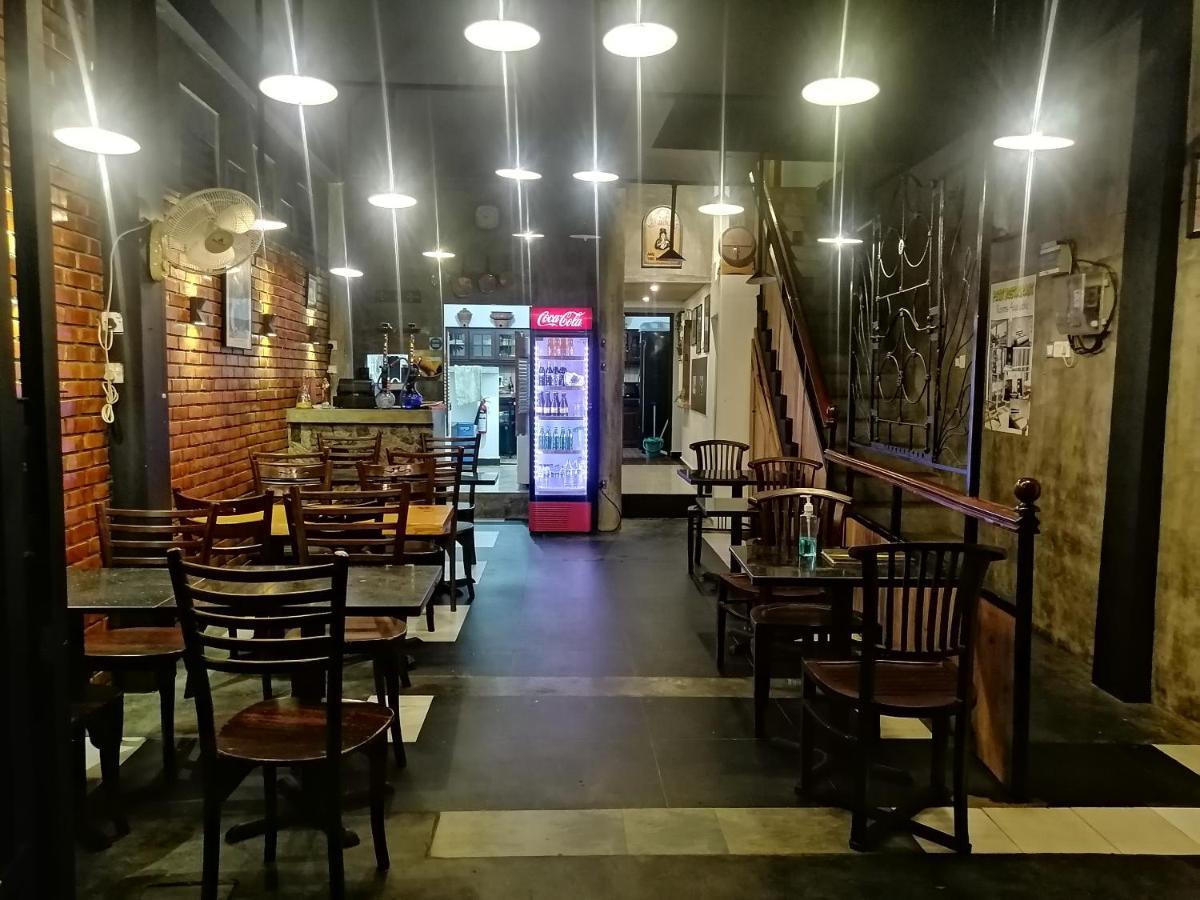 Le Petit Hotel & Restaurant Негомбо Екстер'єр фото