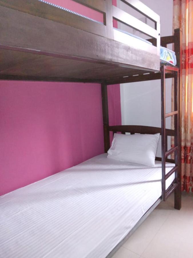 Le Petit Hotel & Restaurant Негомбо Екстер'єр фото